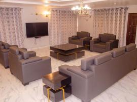 Lovely 6 Bedroom Villa, Ikorodu, Lagos，位于Ikorodu的酒店