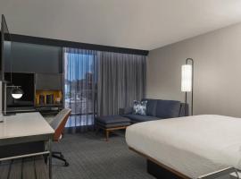 Courtyard by Marriott Antioch Pittsburg，位于匹兹堡布坎南场机场 - CCR附近的酒店