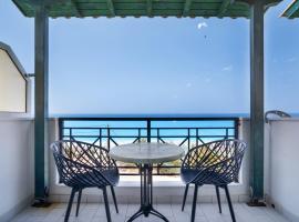 Sunset Triple 1，位于阿约斯尼奇塔斯的酒店