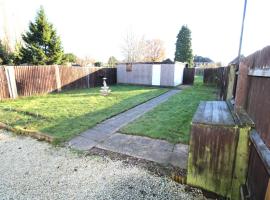 Large 3 Bed Bungalow - Beautiful Refurb - Garden，位于伯明翰的简易别墅