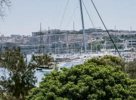 Stunning Seafront Apartment with Marina and Valletta views in Malta