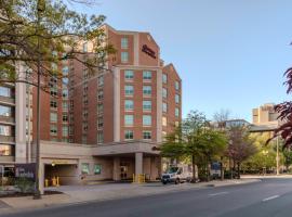 Hampton Inn & Suites Arlington Crystal City DCA，位于阿林顿的酒店