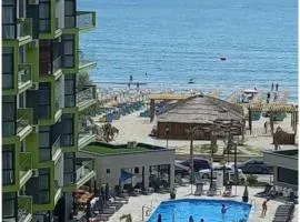 Panoramic Pool & Beach Resort prima linie la mare 20 metri de plaja with Parking