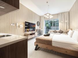 Luxurious studio apartment with private garden，位于沙迦的酒店