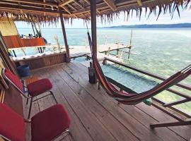 Adefiro homestay，位于Waisai的酒店