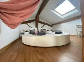 My Love Room avec balnéo privative & déco romantique by BoookingFuté