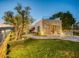 Red Oak House With Garden & Terrace in Assia, Batroun