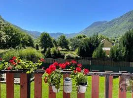 Mountain view 2-bedroom Pyrenees apartment