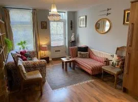 Beautiful & unique riverside town centre apartment