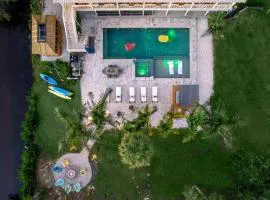 No 1 Largest Tampa Private Compound, 11BR Sleeps 40