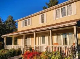 Arrowstone Farmhouse in Historic Old Town