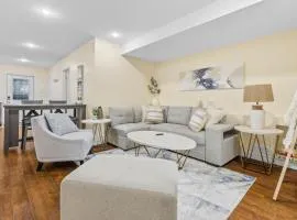 Elegant & Private Apartment - Short Walk From Downtown