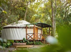 Yurtas Ivirareta Glamping，位于Garupá的酒店