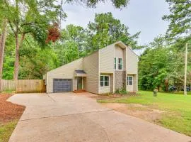 Daphne Home with Deck Close to Beaches and Parks!
