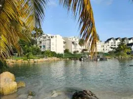 Studio vue mer, pieds dans l'eau