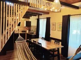 Osada Brzeziny - 25 minut od Warszawy - sauna, balia z jacuzzi, basen, altana, grill, ogród, ognisko