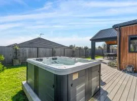 Regent Sanctuary - Martinborough Holiday Home