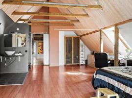 Magical country home between 2 castles，位于Västra Strö的酒店