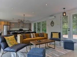 New Family Cottage Tremblant-4 Bdrs W Hot Tub