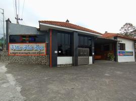 Villa Asia Jaya RedPartner，位于Mojokerto的酒店