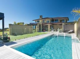 Ansarli Estate - Luxury Holiday Home，位于Tasman的酒店