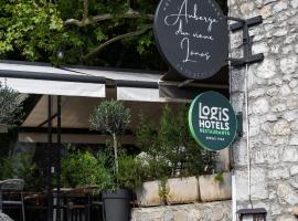 Auberge du Vieux Lanas Logis Hotel Restaurant，位于Lanas的酒店