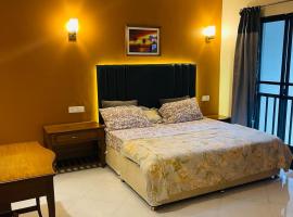 Riviera palms 1 Luxury 1 BHK apartment with Swimmimg Pool view- Arpora - near baga beach，位于果阿旧城的酒店