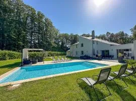 Villa avec piscine, Cinéma, terrain privé