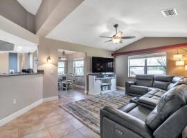 Micanopy Lake Retreat home，位于Micanopy的酒店