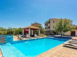 Villa With Pool, Jacuzzi, Sauna, Fitness, Playground & Wine Cellar