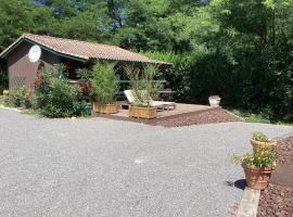 Chalet de luxe bord de riviere，位于Pont-de-Labeaume的酒店