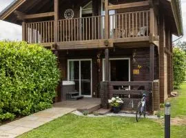 Lake View Lodge with Hot Tub