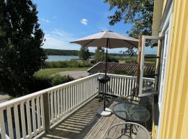 Cosy little house with sea view and great location，位于特鲁萨的自助式住宿