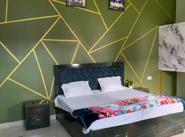 LIMELIGHT RESTAURANT lawn ,lodge and rooms，位于Bullāwāla的酒店