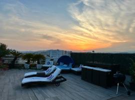 CANNES CROISETTE Sea & Sky，位于戛纳的酒店