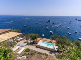 Villa Neranite Nerano Bay Views Pool & Jacuzzi by Feeling Italy，位于纳拉诺的酒店