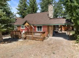 Bear Pause -Walk to lake and Alpine Slides! Beautiful knotty pine interior!