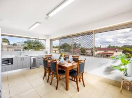 Spacious Central located Family House at Sunnybank，位于布里斯班的酒店