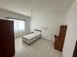 Hotel paparoza，位于法马古斯塔的酒店