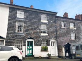 Georgian Terrace Town House in Mid Wales，位于纽敦的酒店