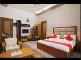Vasanti Mahal Home Stay，位于大诺伊达的酒店