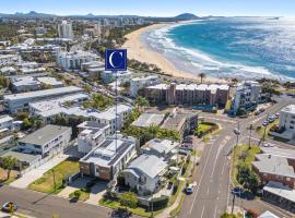 Seaside Luxury in Alexandra Headland，位于亚历山德拉岬角的酒店