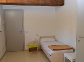 Ostello Cartiera La Buca，位于埃尔萨谷口村的酒店