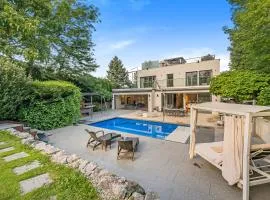 Majestic Poolside Villa with Jacuzzi, Pool, Panoramic Views
