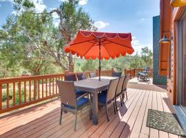 Hot Tub and Mtn View Dog-Friendly Payson Getaway!，位于佩森的酒店