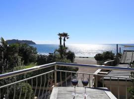 Waiheke Island - Onetangi Beachfront Apartments，位于欧尼坦基的公寓