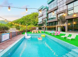 Avianto kids poolvilla，位于加平的酒店