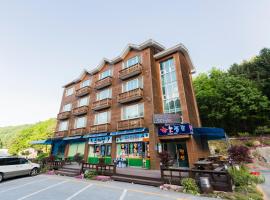 Muju Sky View Pension，位于茂朱的酒店