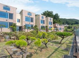 Namhae Healing Time Pension，位于南海郡的酒店
