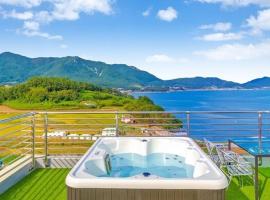 Namhae Harbor Resort，位于南海郡的酒店